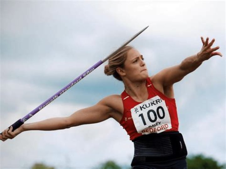 British Athlete Lauryn Davey in Two-Piece Workout Gear is "Gorgeous"       