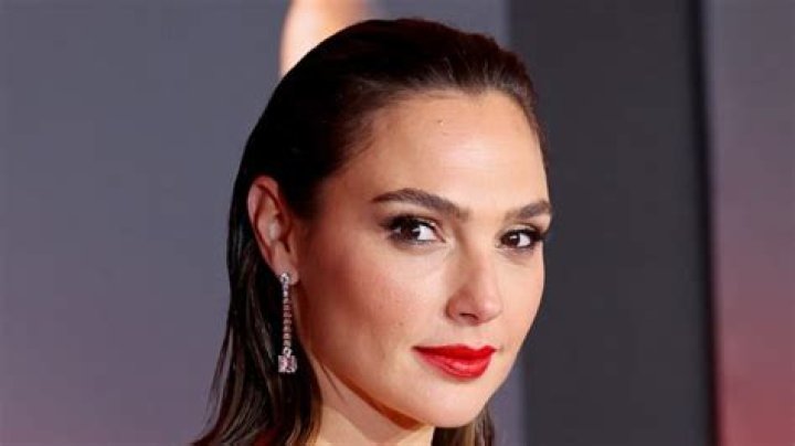 Gal Gadot in Bathing Suit and Other Star Snaps This Week — Celebwell