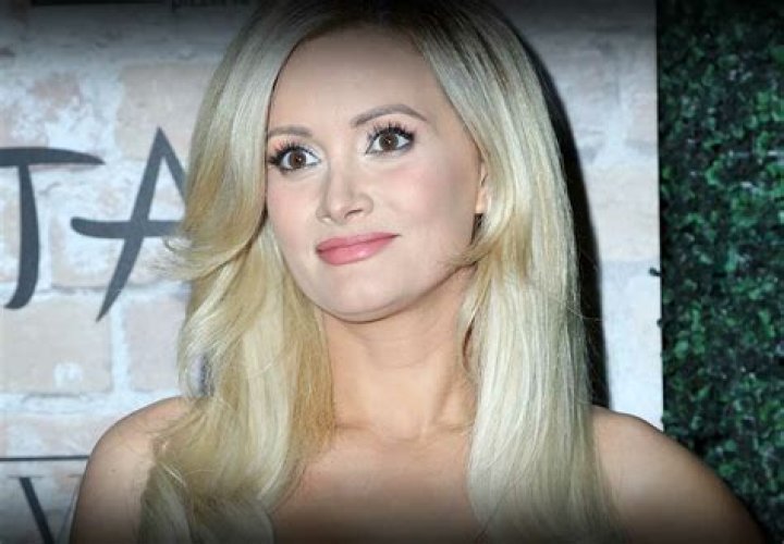 
How Much Money Does Holly Madison Make? Latest Income Salary
