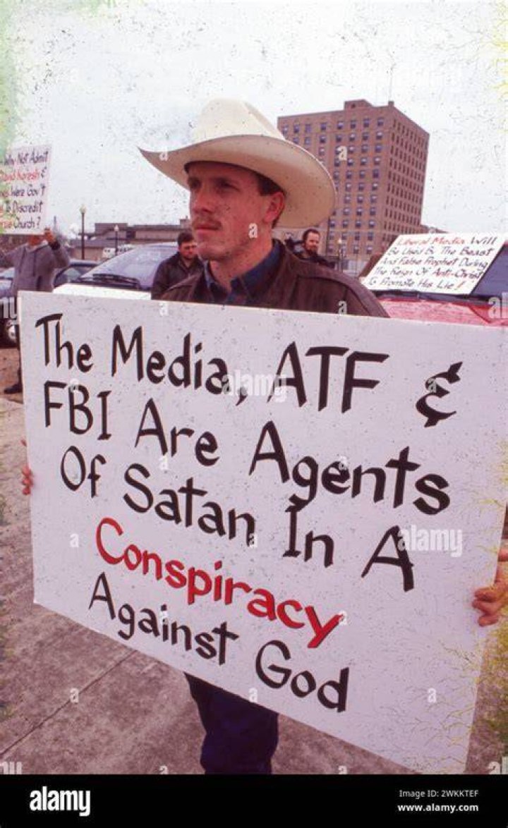 People protesting against the Waco Siege People protesting against the Waco Siege